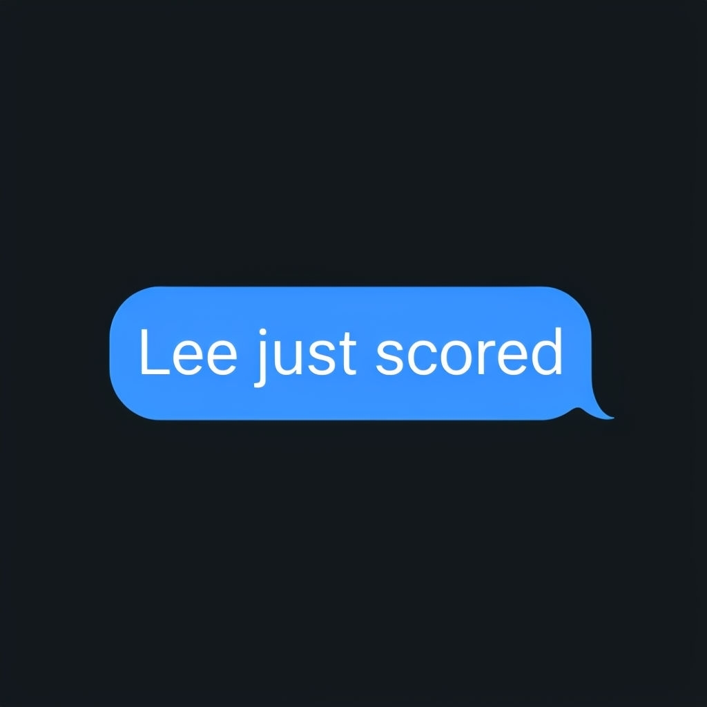 Lee Just Scored Minimalist Chat Bubble T-Shirt